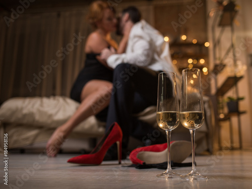 Canvas Print Focus on two glasses of champagne on floor