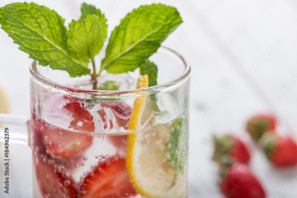 Strawberry juice and lemon soda juice mixed with soda Strawberry juice and lemon soda juice mixed with soda