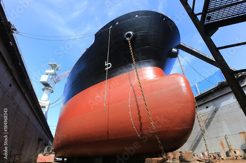 Slika na platnu Tanker vessel on dock