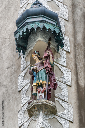 hl Florian Statue an Hausfassade in Salzburg