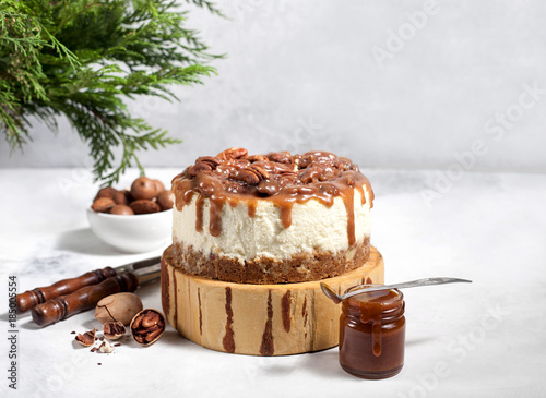 Christmas cheesecake with pecans and caramel sauce