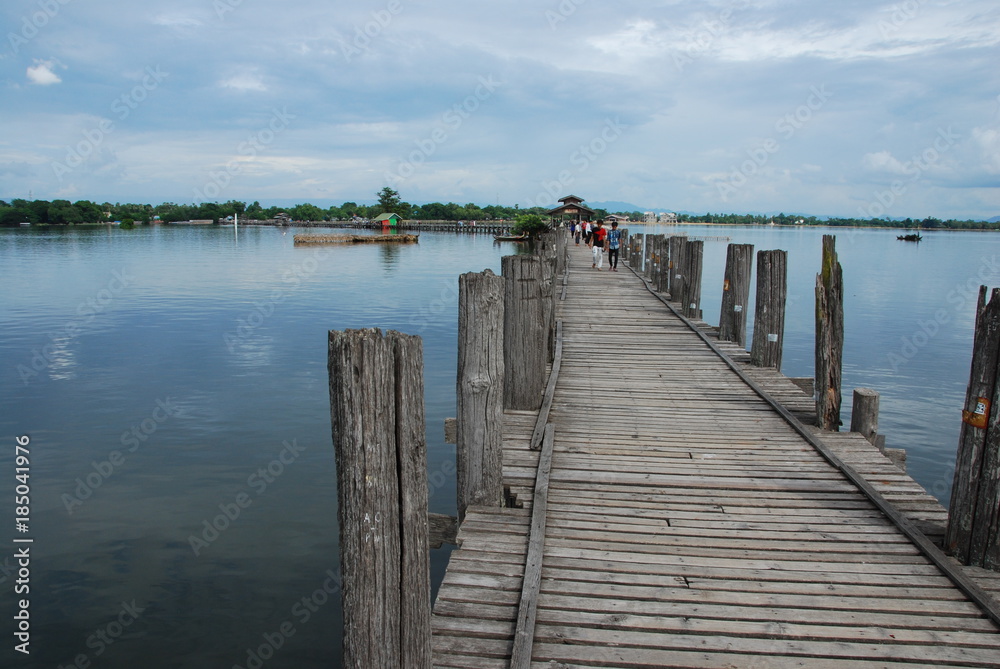 Fototapeta premium Pont en teck d'U Bein, Mandalay, Birmanie