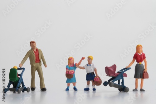 miniatura di una famiglia numerosa