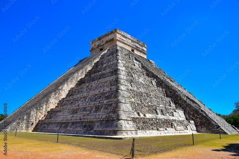Templo de Kukulkán - El Castillo Chichén Itzá Mexico