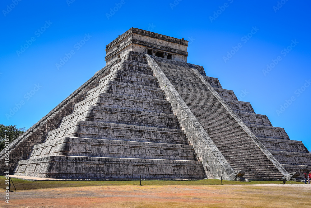 Templo de Kukulkán - El Castillo Chichén Itzá Mexico