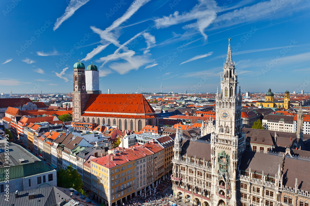 Fototapeta premium Aerial view of Munchen: Marienplatz, New Town Hall and Frauenkirche