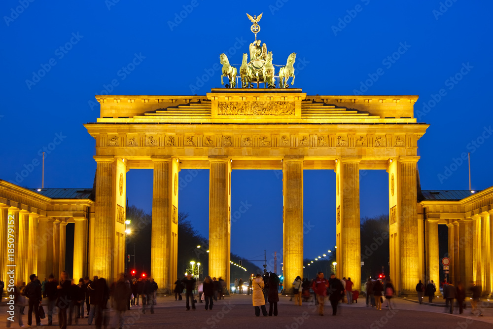 Wunschmotiv: Brandenburg gate at night, Berlin #185079152