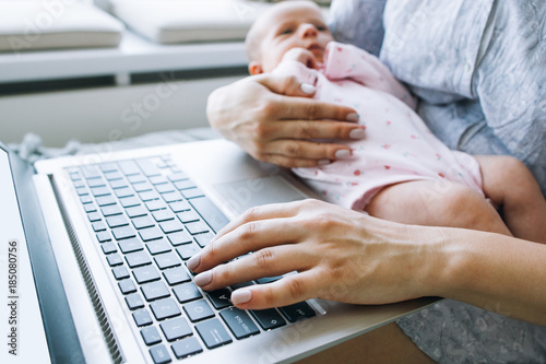 Fototapeta lifestyle of modern business mom