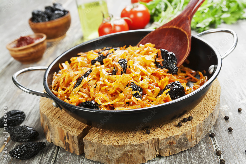Cabbage stewed with prunes Cabbage stewed with prunes