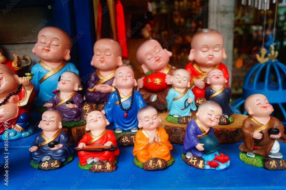 The small monk's sculptural landscape is very interesting The small monk's sculptural landscape is very interesting
