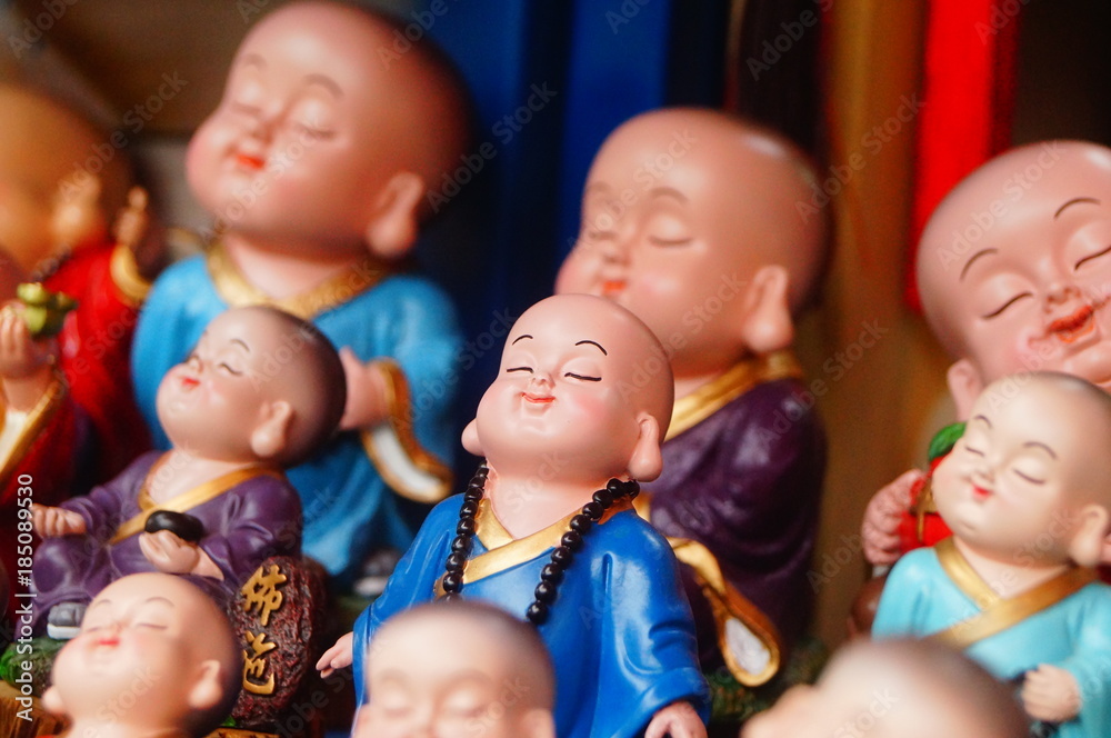 The small monk's sculptural landscape is very interesting The small monk's sculptural landscape is very interesting