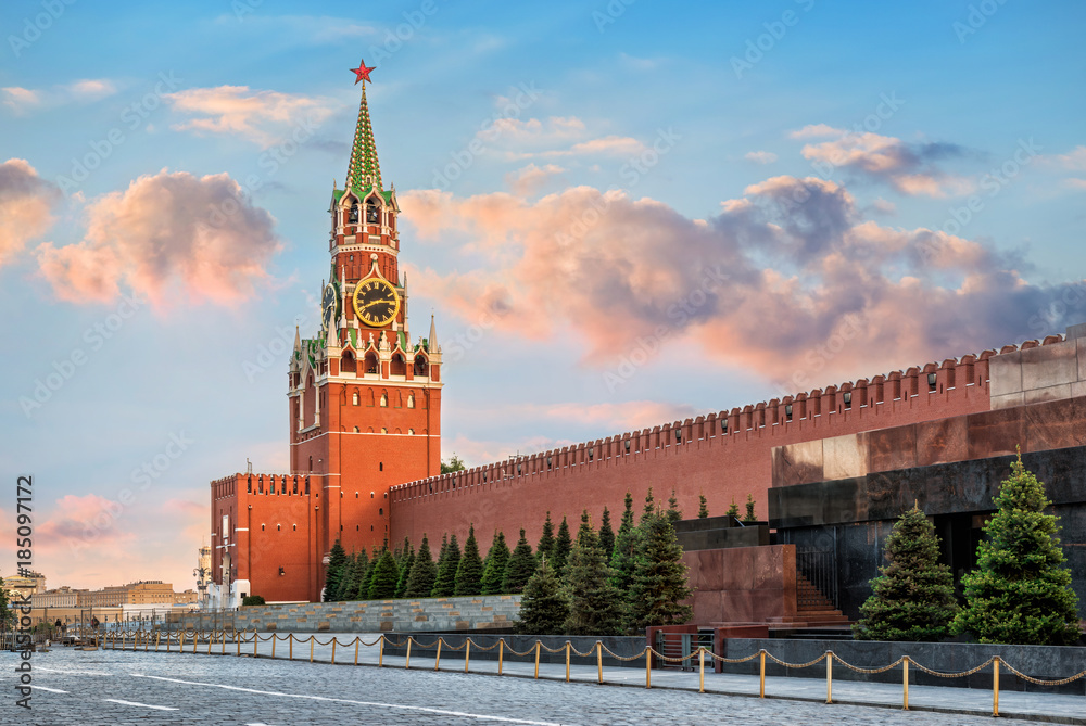 Fototapeta premium Спасская башня Московского Кремля The Spasskaya Tower of the Moscow Kremlin