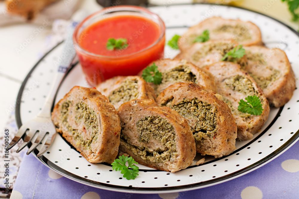 Roll of chicken minced meat with broccoli and tomato sauce.