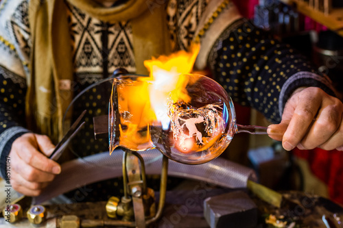 writing on glass christmas balls