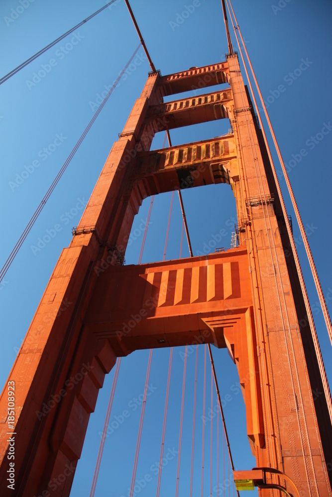 Fototapeta premium Beautiful Golden Gate Bridge in San Francisco -- USA