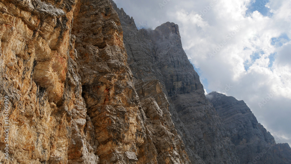 Pareti di roccia sul monte Pelmo in Dolomiti