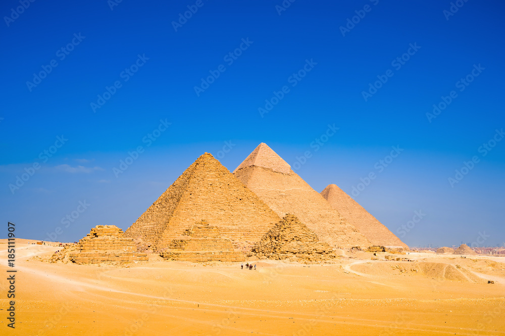 Naklejka premium Wielkie piramidy w Gizie w Egipcie
