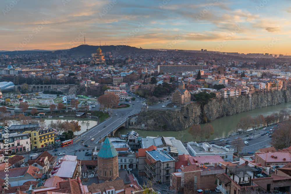 Obraz TBILISI, GEORGIA - DEC.11, 2017 : The cityscape of Tbilisi view from the hill
