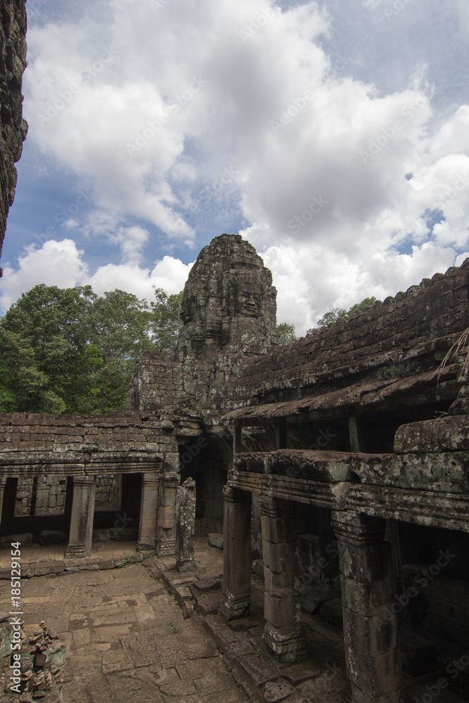 Naklejka premium Angkor Thom : Traces of the Khmer civilization