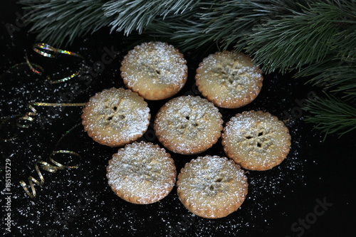 Warm mince pies