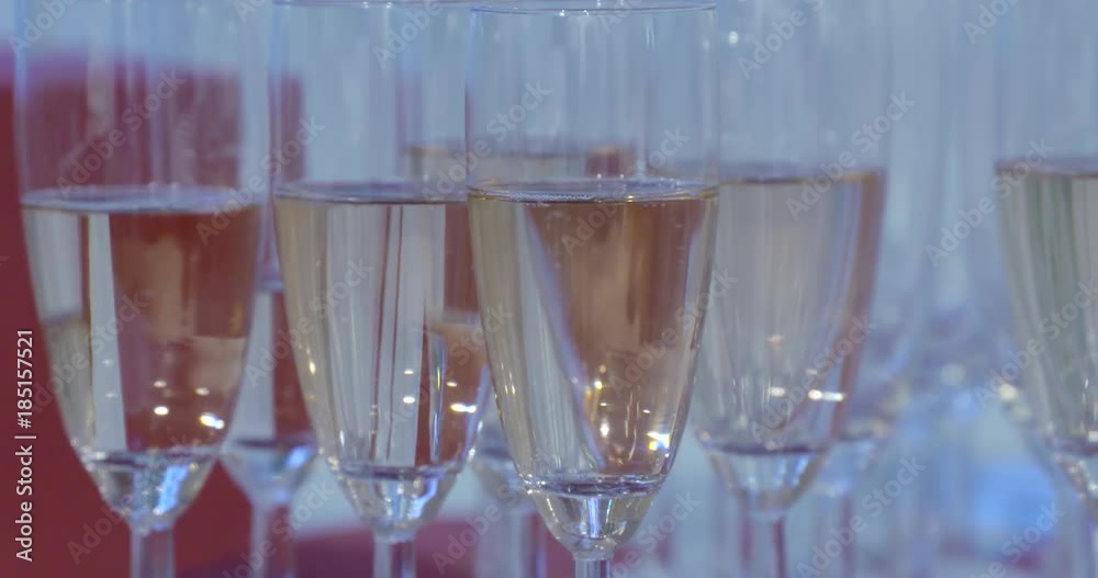 Sektempfang auf einer Feier mit Champagner zur Party Sektempfang auf einer Feier mit Champagner zur Party