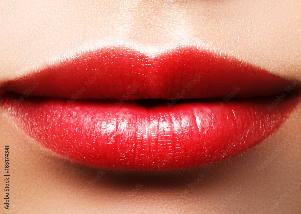 Obraz premium Sexy bright lips. Close-up Lips with juicy pink Make-up. Fashion magenta Makeup. Macro Beauty. Augmentation Treatment