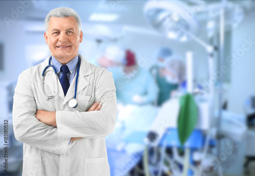 Operating of patient in mod...