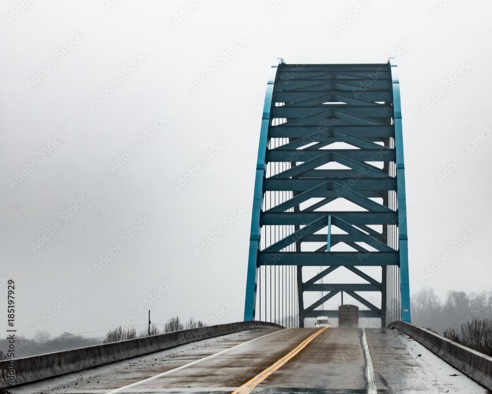 Obraz premium The Blue Bridge over the Tennessee River in South Pittsburg, Tennessee