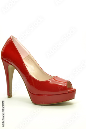 Elegant red shoes for a modern woman 01