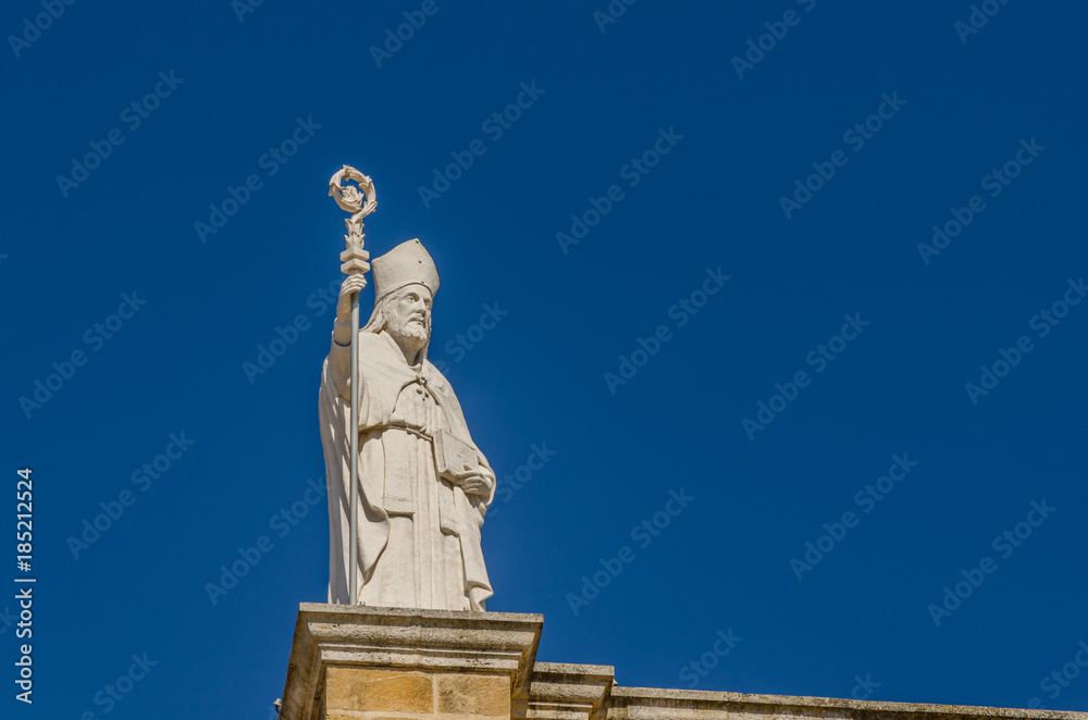 Obraz premium figur von kirche in brindisi italien