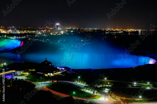 Fantastic views of the Niagara Falls at night, Ontario, Canada © David Acosta Allely