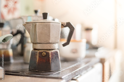 Kaffeekanne auf Herd, Küche  photo
