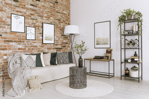 Foto Living room with brick wall