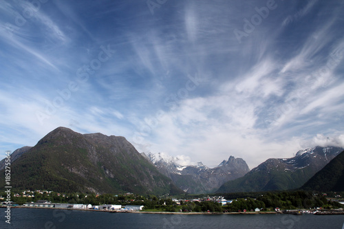 Berglandschaft auf dem Weg von Andalsnes nach Olden mit spektakulärer Wolkenbildung .Where: bei Olden, Norwegen.When: 30.05.2014. © Johannes Nieder