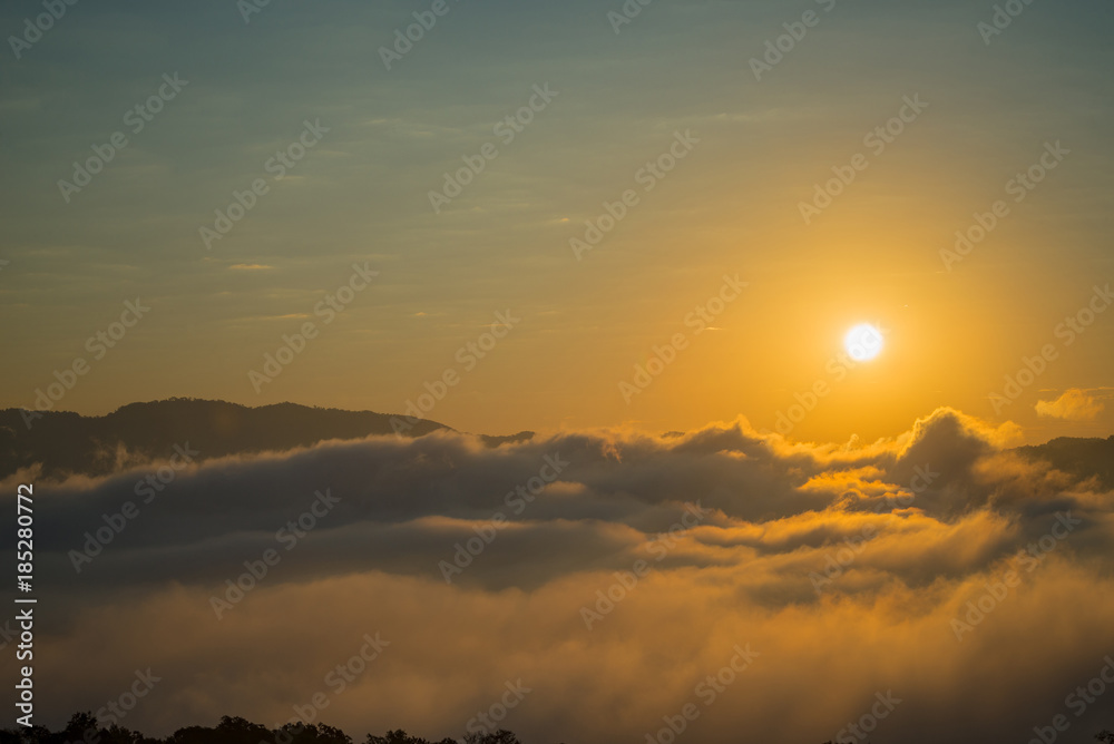 Fototapeta premium Fog and sun on the mountain view point