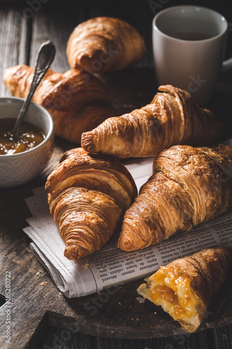 Délicieux croissants pour le petit déjeuner