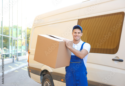 Delivery man with moving bo...