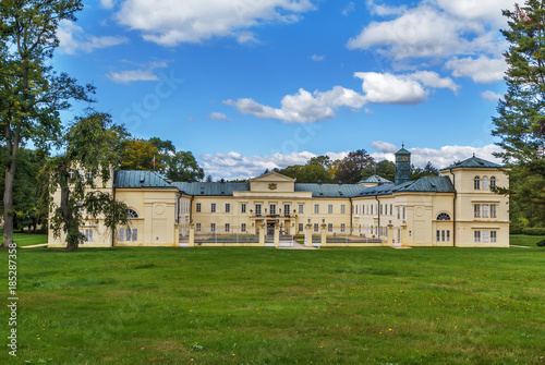 Kynzvart Castle, Czech republic © borisb17