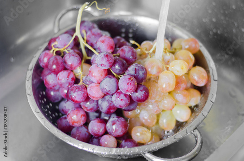 WASHING GREEN GRAPES UNDER KITCHEN TAP,APPLES IN COLLANDER