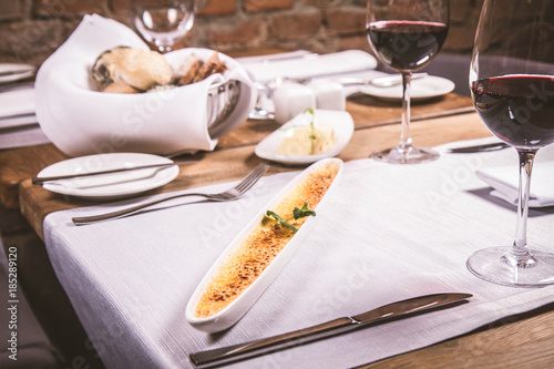 Obraz na plátně Crème brûlée served in a restaurant
