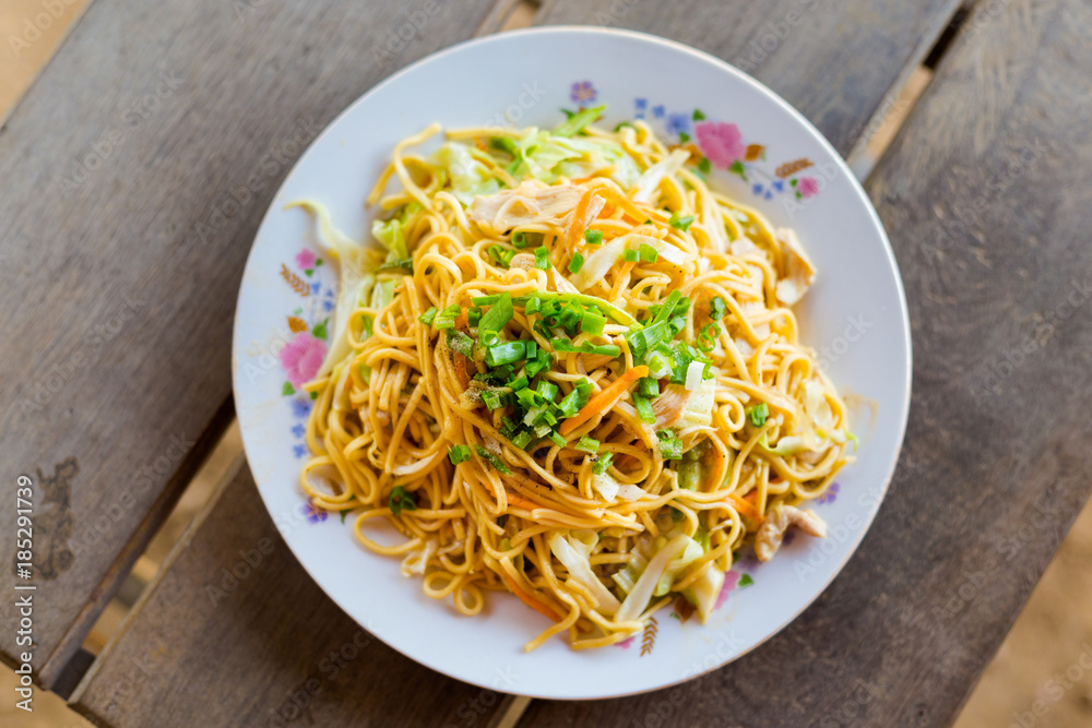 Lao spaghetti stirfry chicken