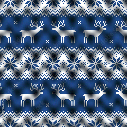 Knitted scandinavian pattern with deers. Vector.