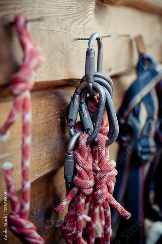 Knots tied to a safety rope and a carbine.