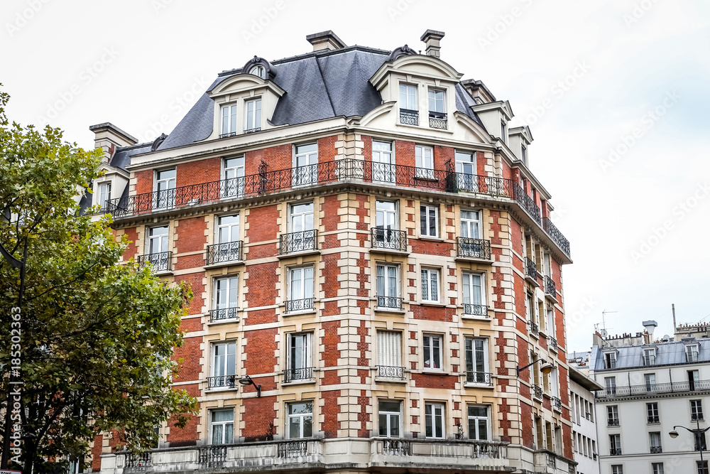 Fototapeta premium Building in Paris