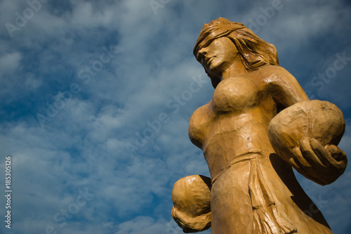 Konstfotografi Wooden statue of the idol.