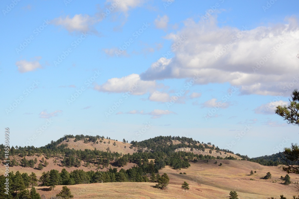 Obraz premium Rolling hills on a cloudy day
