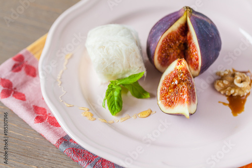 Oriental fig dessert