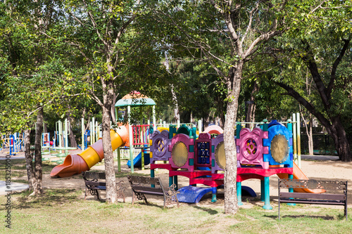 Obraz na płótnie Colorful playground in city park w salonie