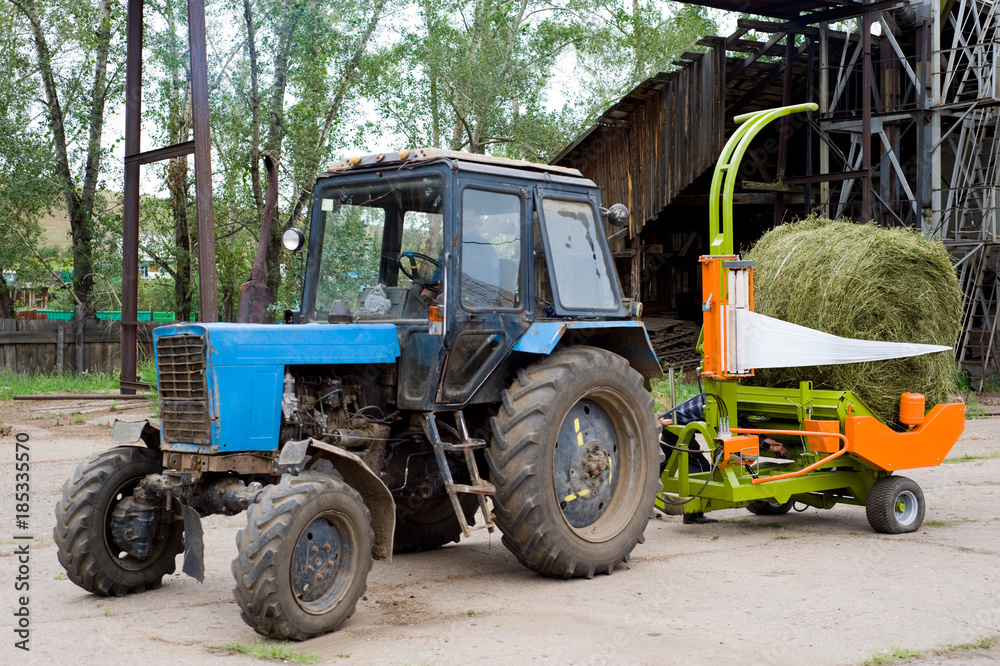 tractor drawn machine for packing hay tractor drawn machine for packing hay