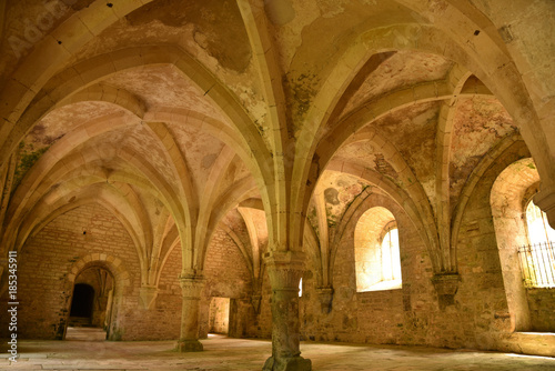 Vo  tes m  di  vales de l abbaye cistercienne de Fontenay en Bourgogne  France